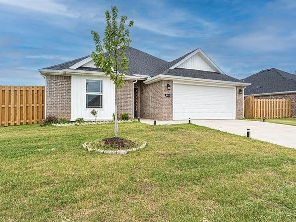 440 Peach Avenue , Centerton, AR 72719