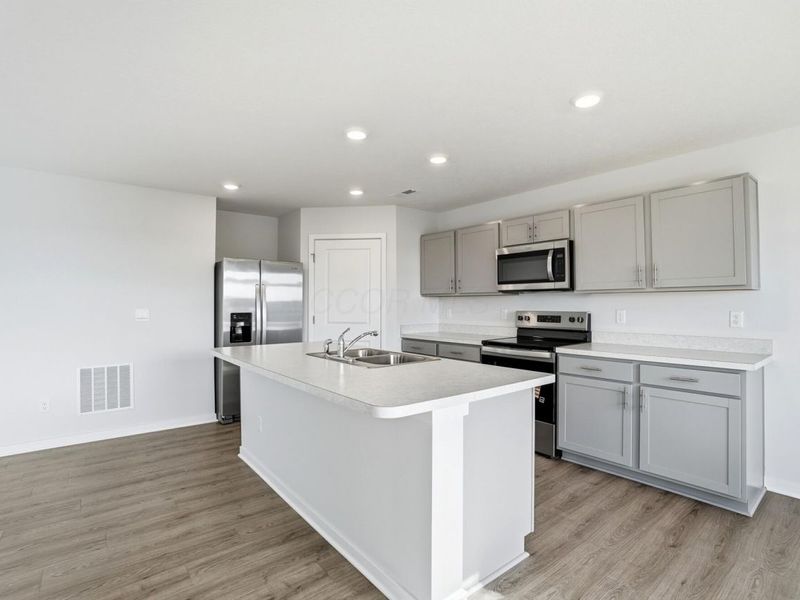 5923 Pitch Pine Drive, Canal Winchester, OH 43110 Photo 8