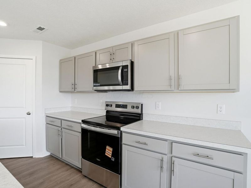 5923 Pitch Pine Drive, Canal Winchester, OH 43110 Photo 9