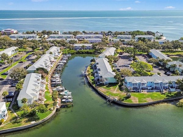 5176 SALMON DRIVE SE, Unit D, ST PETERSBURG, FL 33705