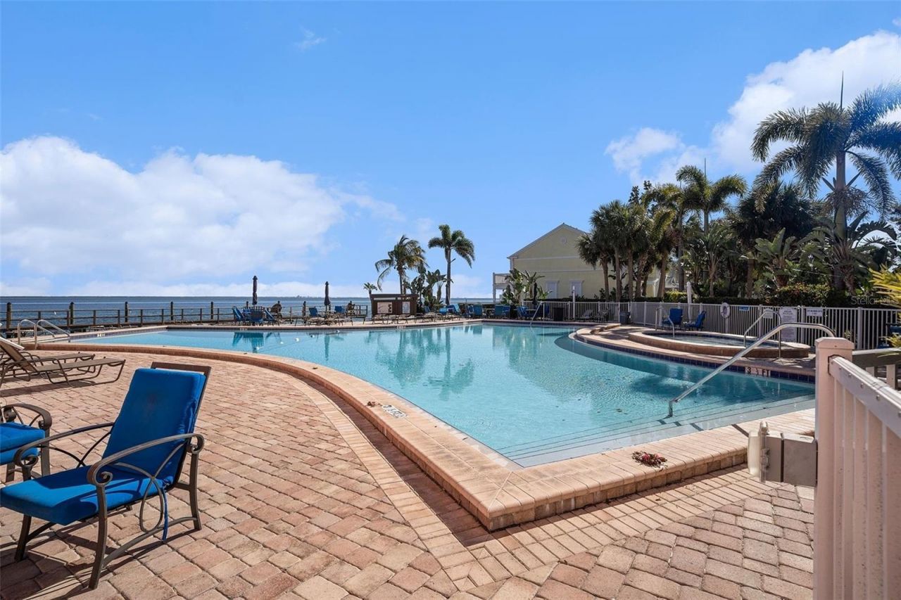 5176 Salmon Drive Se, Unit D, Saint Petersburg, FL 33705 Photo