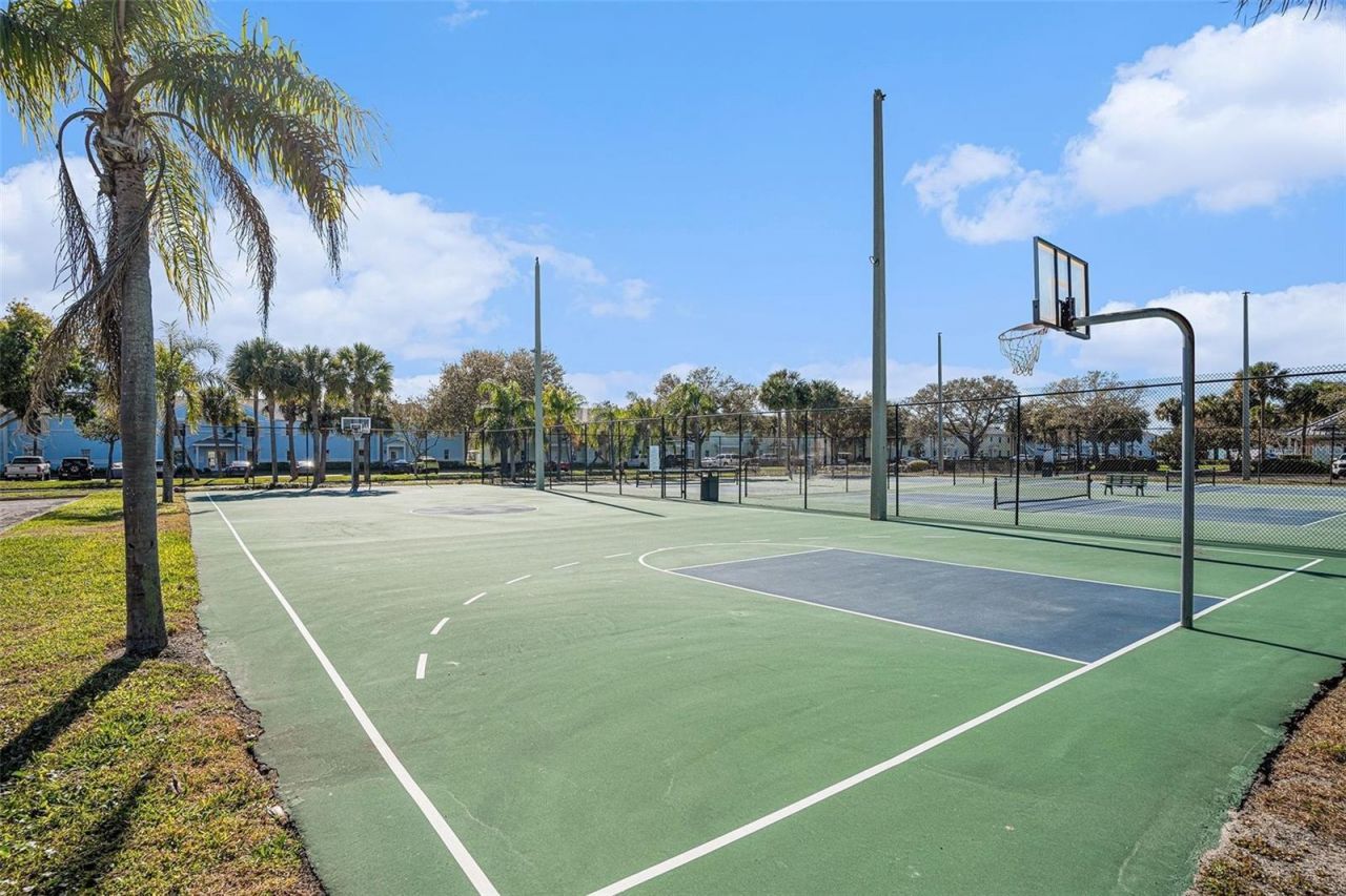 5176 Salmon Drive Se, Unit D, Saint Petersburg, FL 33705 Photo