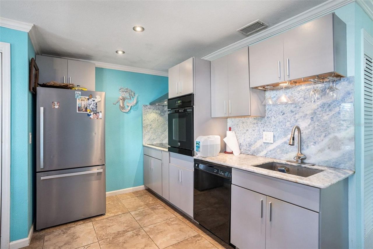 5176 Salmon Drive Se, Unit D, Saint Petersburg, FL 33705 Photo