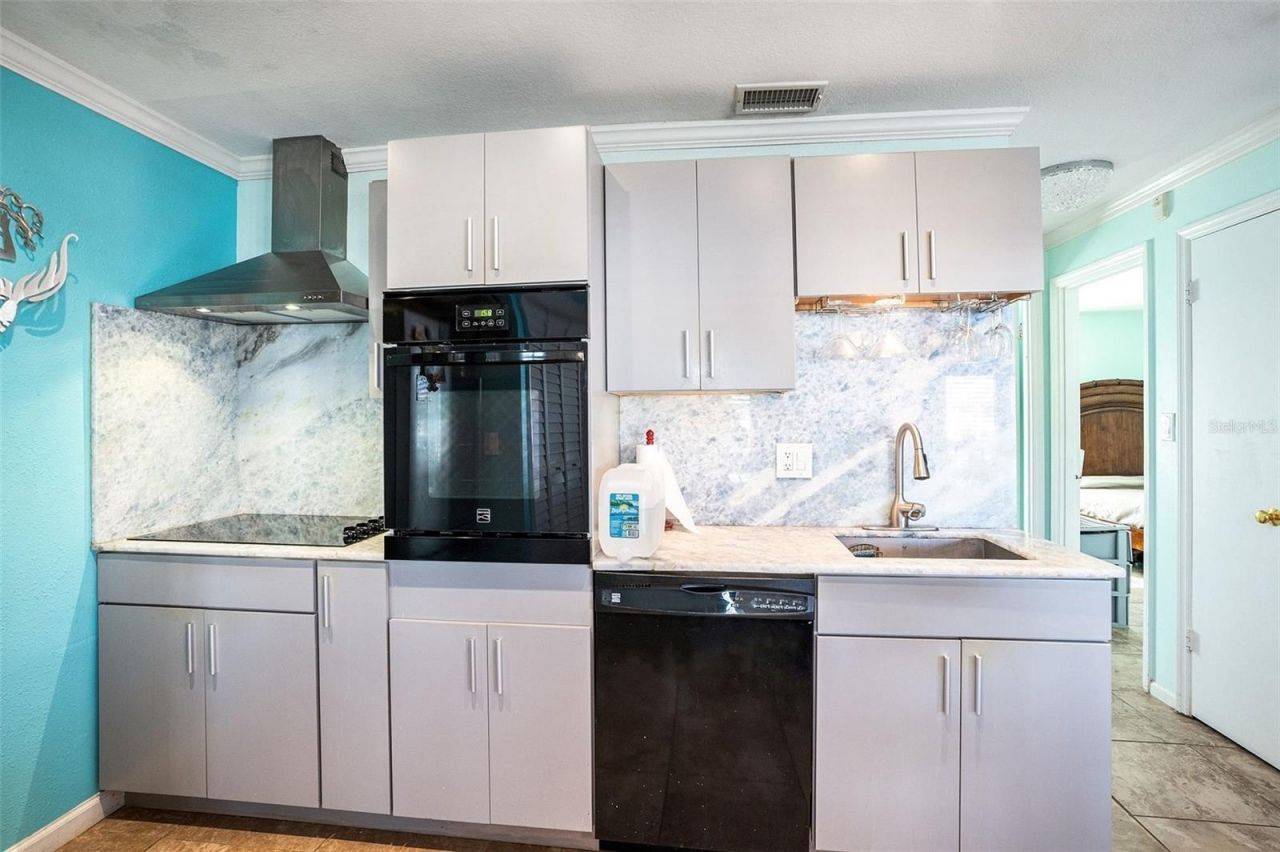 5176 Salmon Drive Se, Unit D, Saint Petersburg, FL 33705 Photo