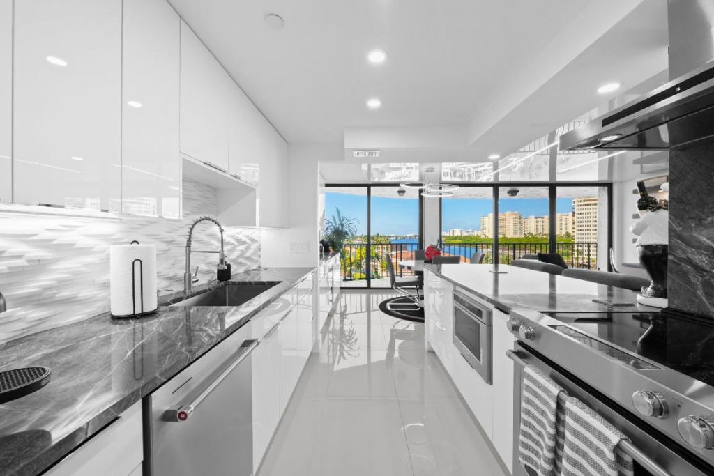 899 Jeffery Street, Unit 612, Boca Raton, FL 33487 Photo