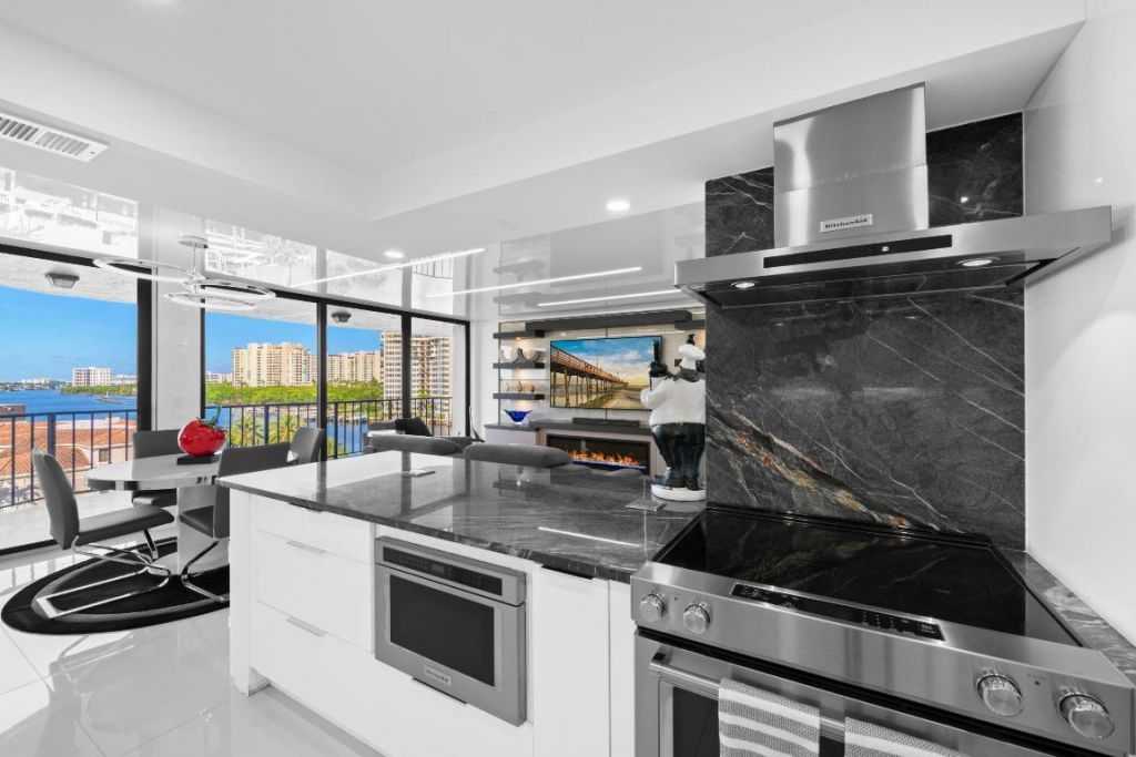 899 Jeffery Street, Unit 612, Boca Raton, FL 33487 Photo