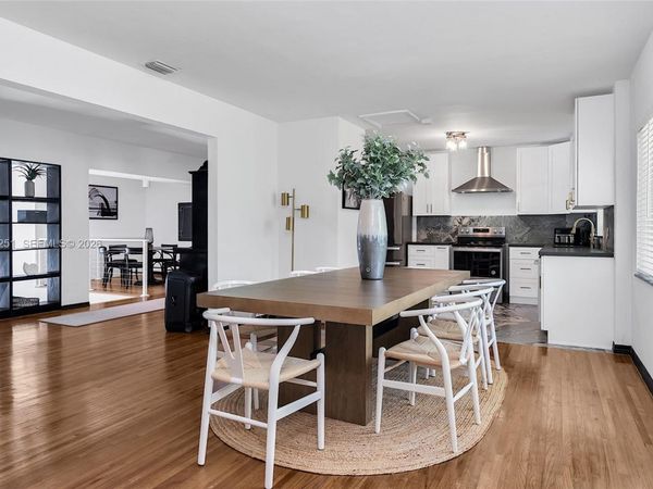 660 NE 121st St , Biscayne Park, FL 33161