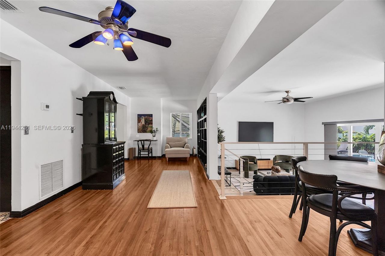 660 NE 121st St , Biscayne Park, FL 33161 Photo