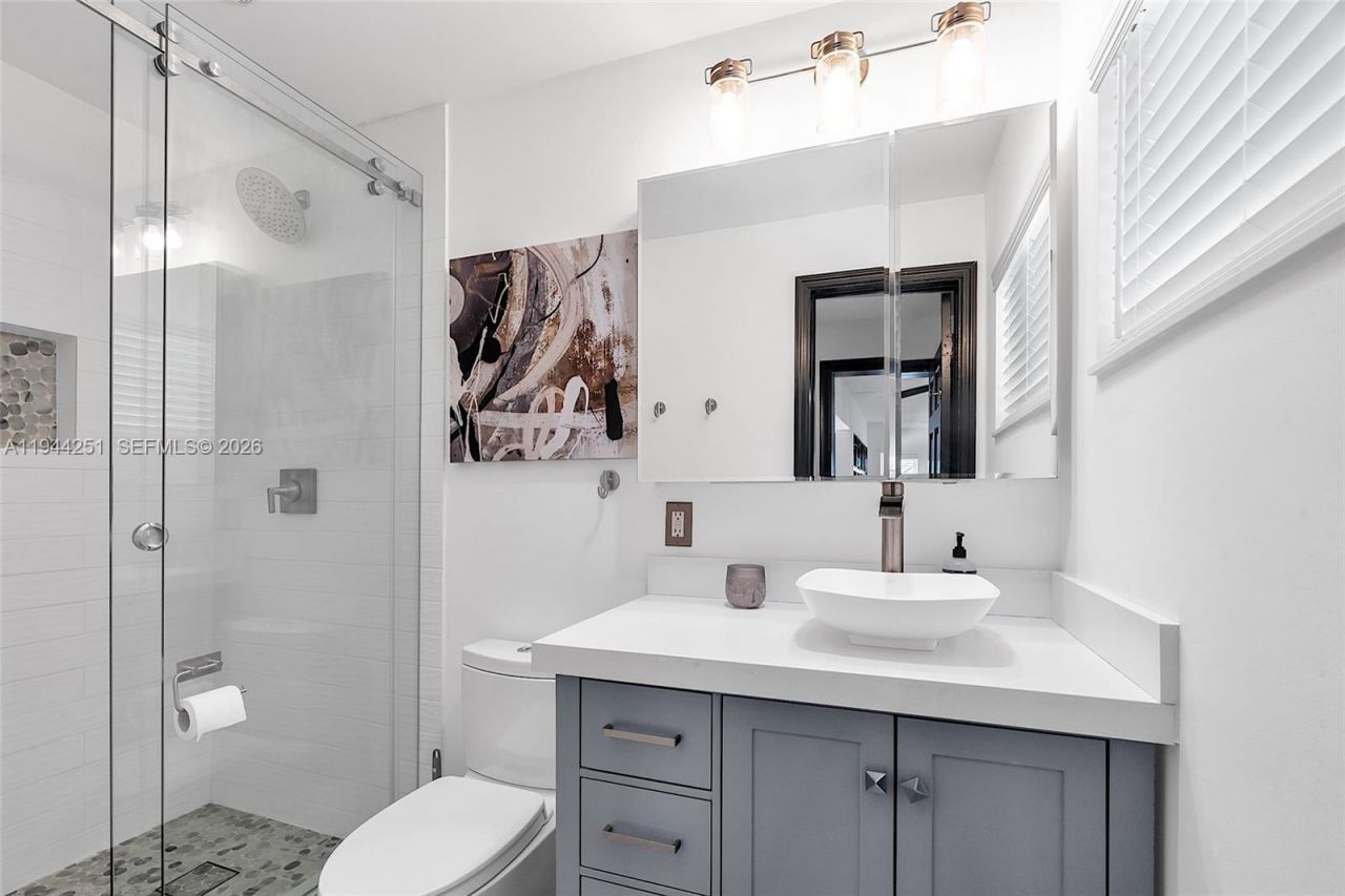 660 NE 121st St , Biscayne Park, FL 33161 Photo