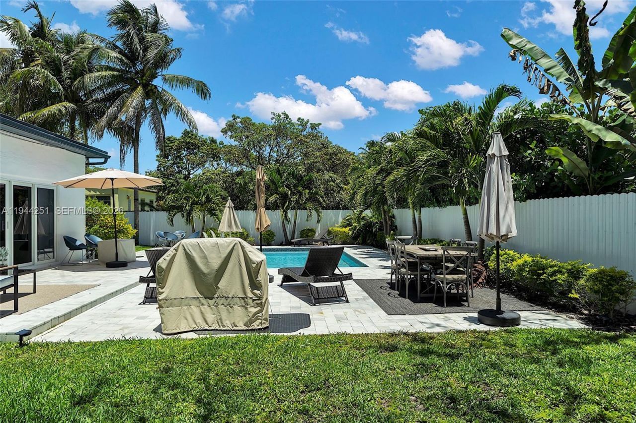 660 NE 121st St , Biscayne Park, FL 33161 Photo