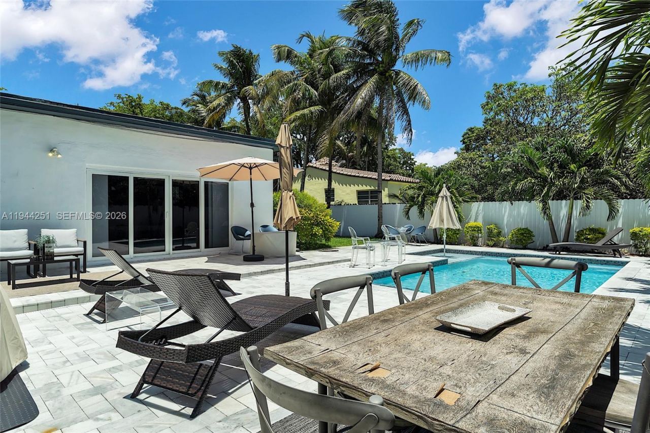 660 NE 121st St , Biscayne Park, FL 33161 Photo