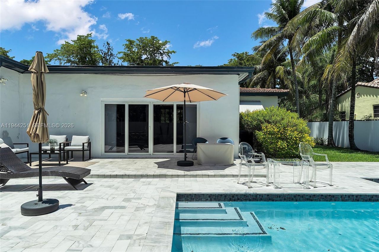 660 NE 121st St , Biscayne Park, FL 33161 Photo