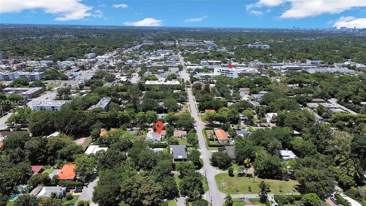 660 NE 121st St , Biscayne Park, FL 33161 Photo