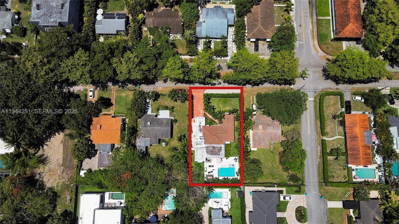 660 NE 121st St , Biscayne Park, FL 33161 Photo