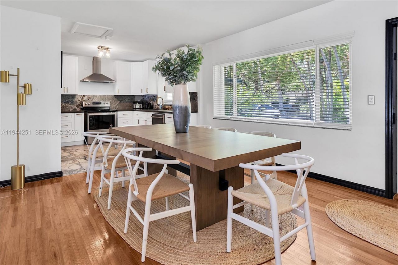 660 NE 121st St , Biscayne Park, FL 33161 Photo