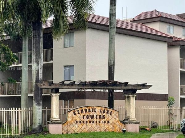 15221 SW 80th St, Unit 313, Miami, FL 33193