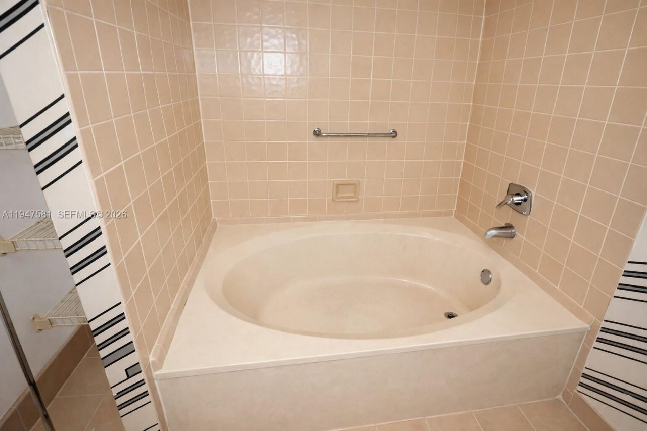 500 NW 214th St, Unit 103, Miami Gardens, FL 33169 Photo