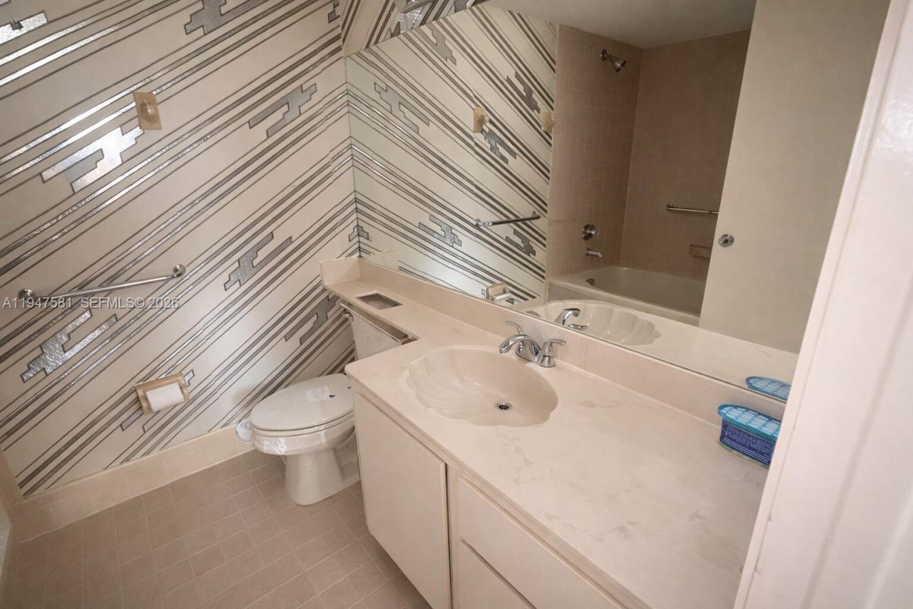 500 NW 214th St, Unit 103, Miami Gardens, FL 33169 Photo