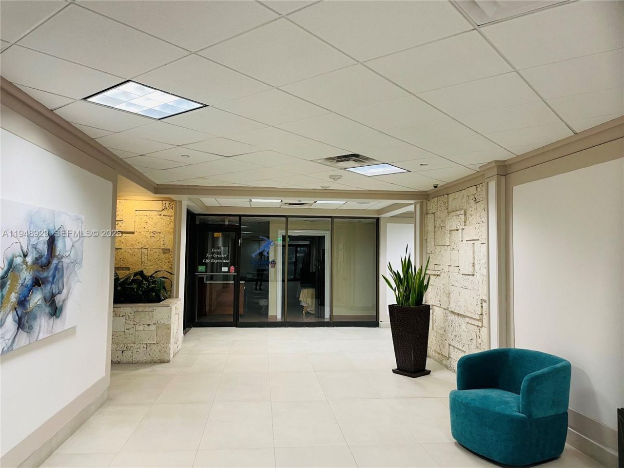 2555 Collins Ave , Unit C4, Miami Beach, FL 33140 Photo