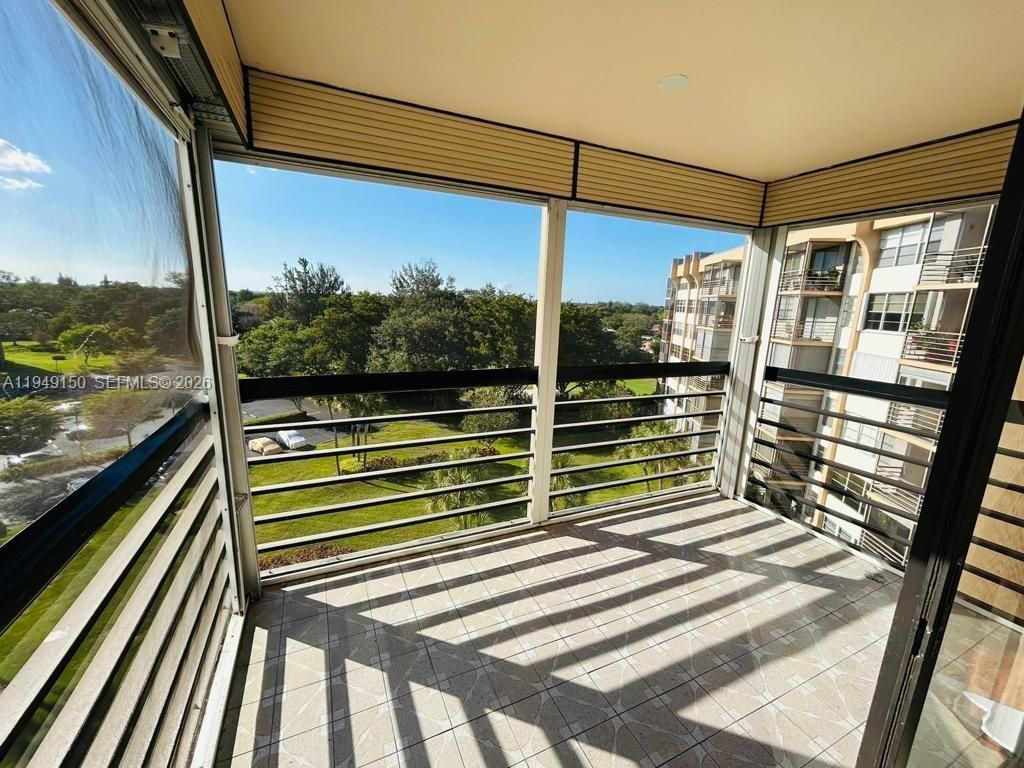 1000 Saint Charles Pl , Unit 721, Pembroke Pines, FL 33026 Photo