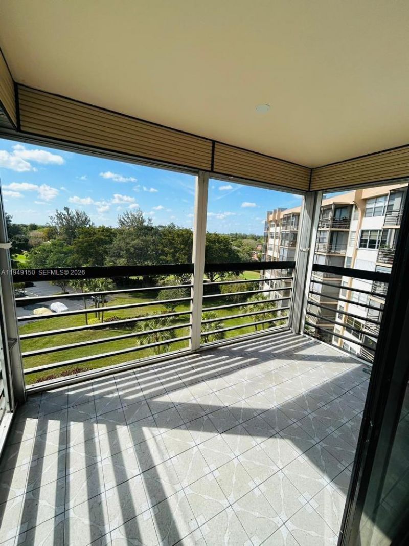 1000 Saint Charles Pl , Unit 721, Pembroke Pines, FL 33026 Photo