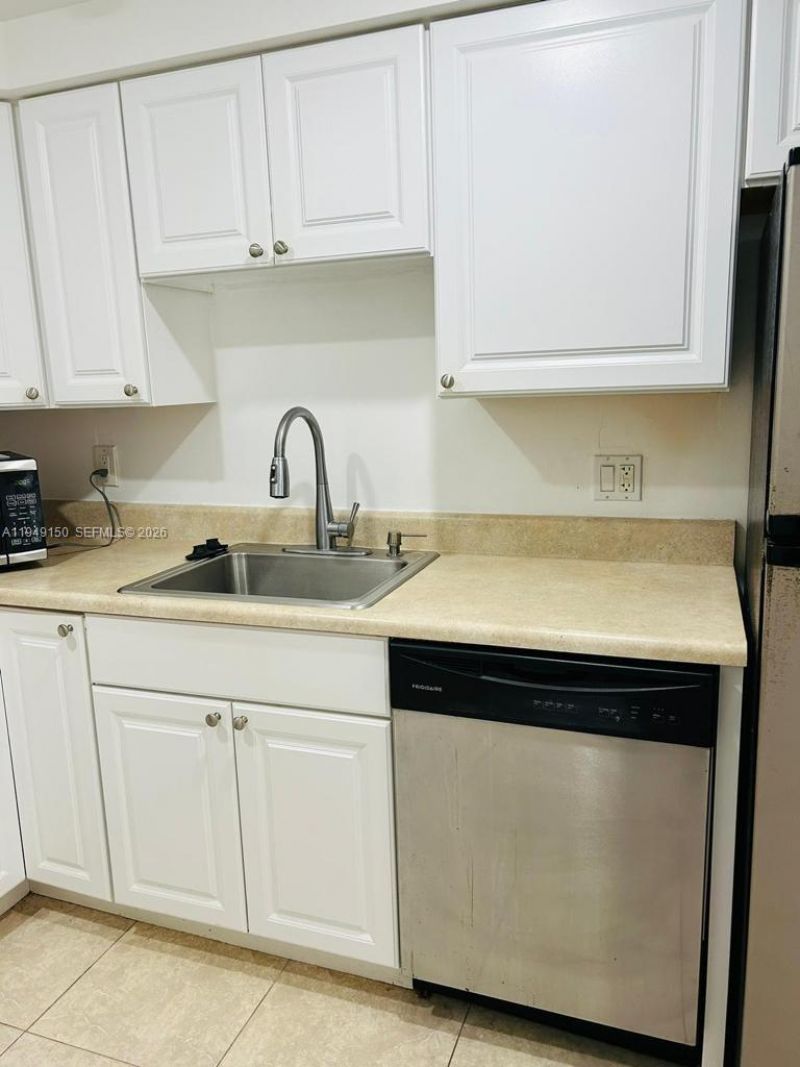 1000 Saint Charles Pl , Unit 721, Pembroke Pines, FL 33026 Photo