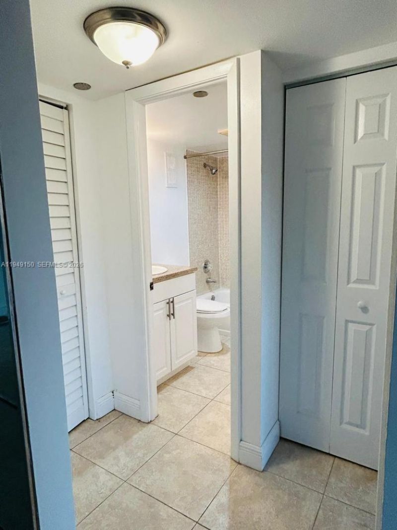 1000 Saint Charles Pl , Unit 721, Pembroke Pines, FL 33026 Photo