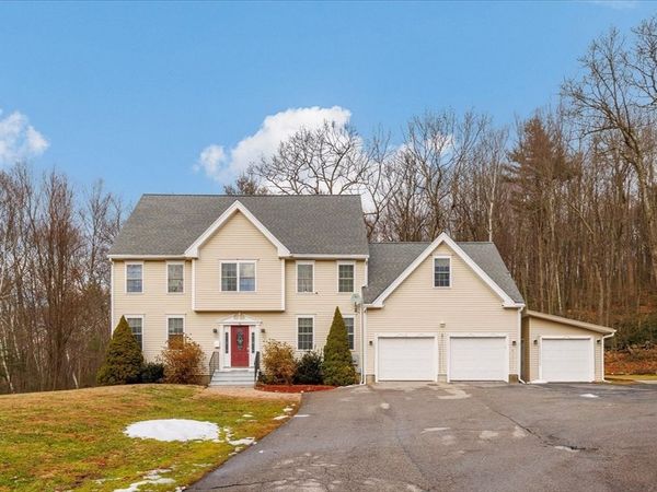 1 Crowl Hill Rd, Auburn, MA 01501
