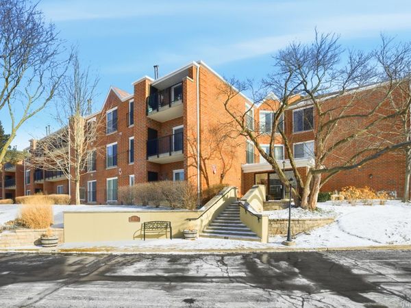 815 Leicester Road, Unit 109, Elk Grove Village, IL 60007