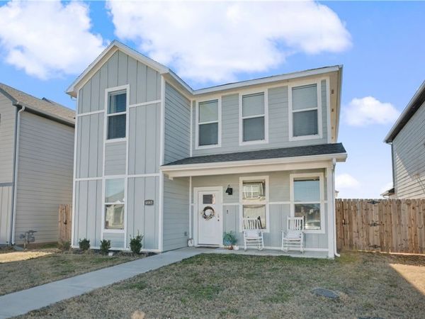 4885 W Triangle Street , Fayetteville, AR 72704