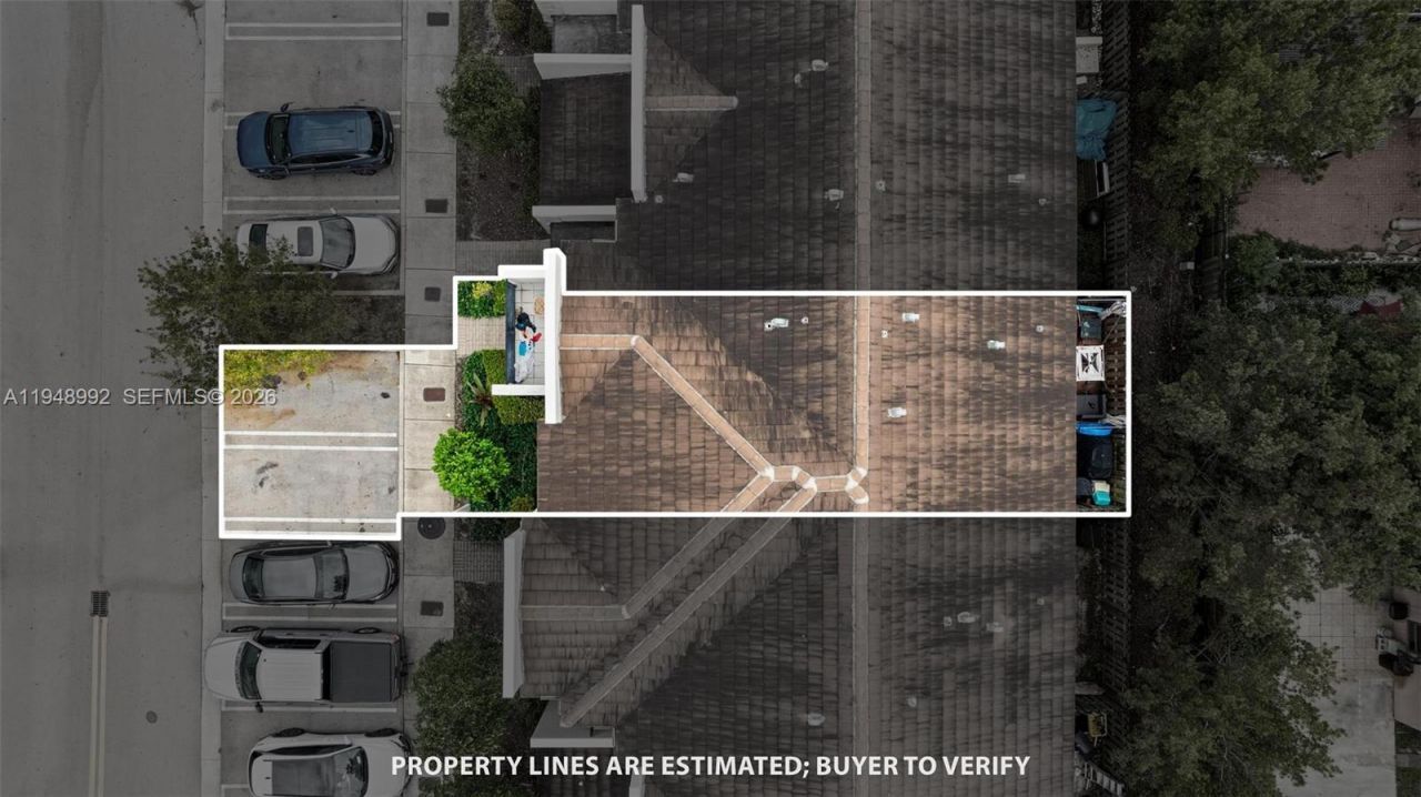 582 NE 207th St , Miami, FL 33179 Photo