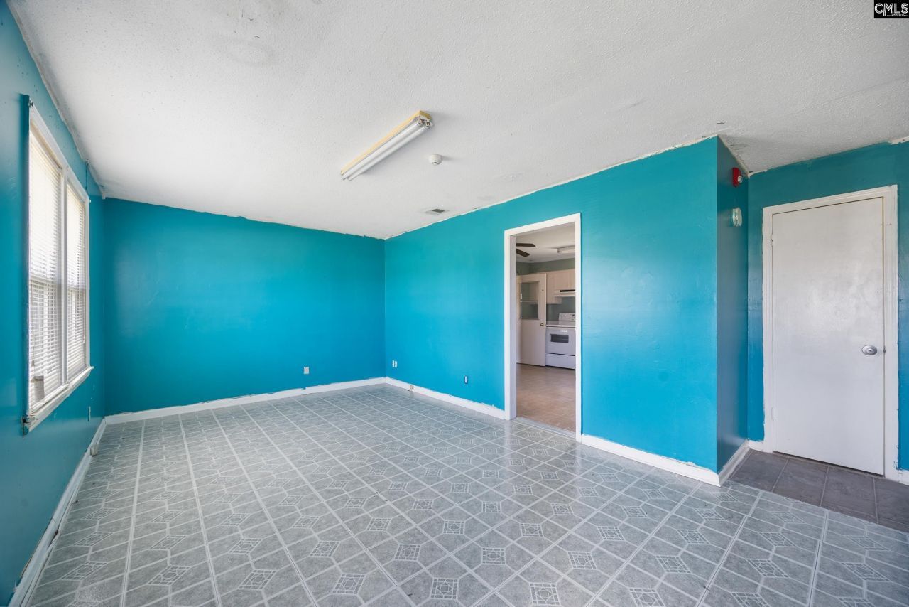 109 Lisa Drive  Photo 5