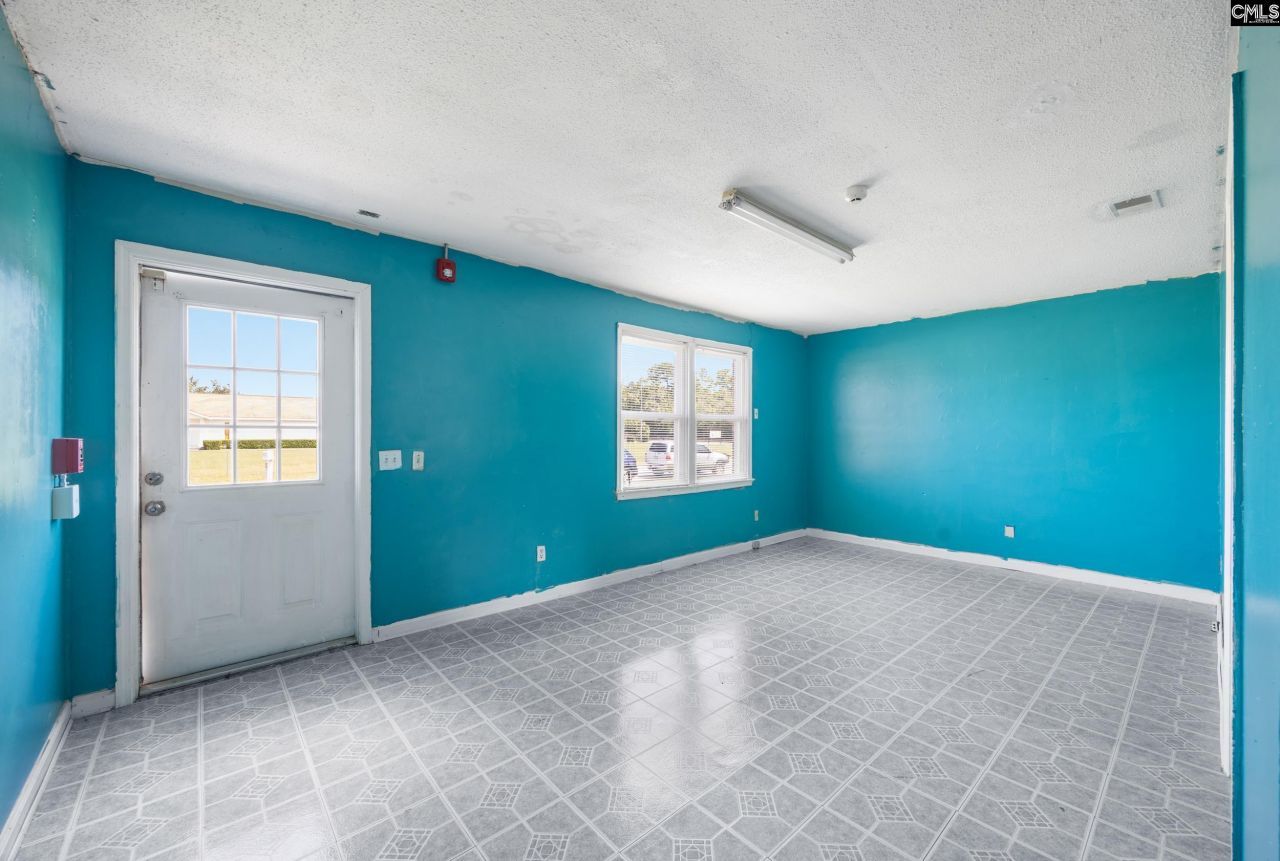 109 Lisa Drive  Photo 6