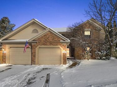 36952 Ridgedale Court, Farmington Hills, MI 48331