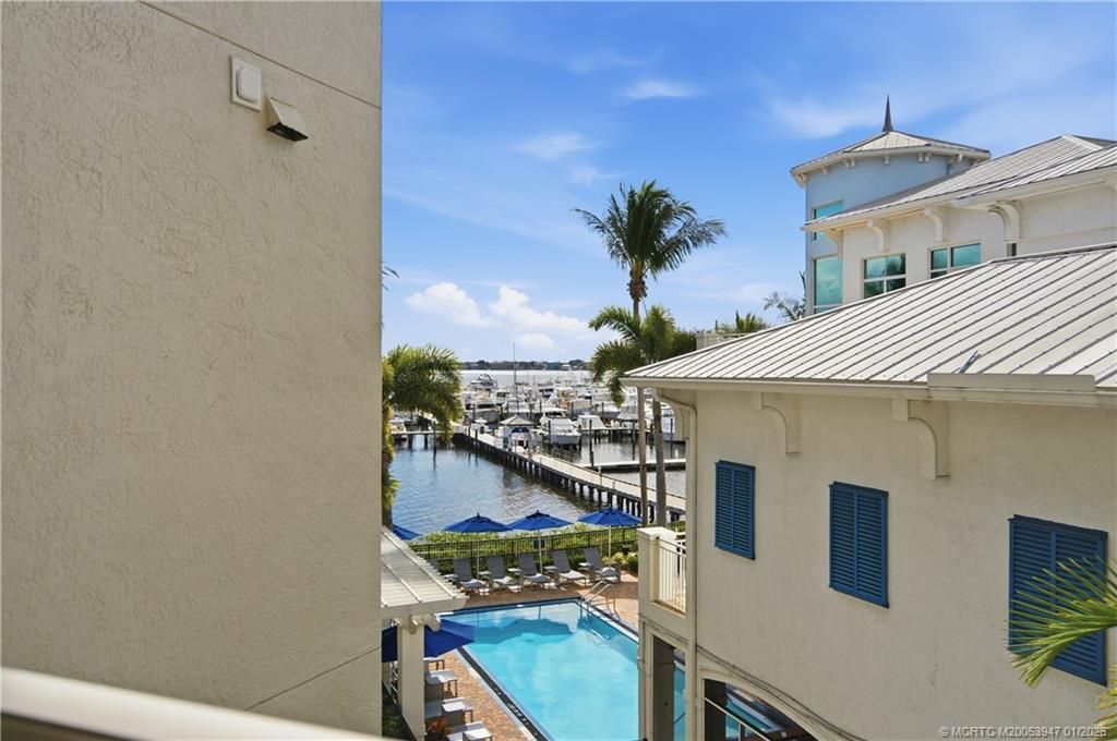 975 NW Flagler Avenue, Unit 307, Stuart, FL 34994 Photo