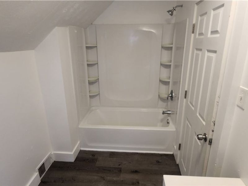 3210 Montclair Avenue, Cleveland, OH 44109 Photo 9