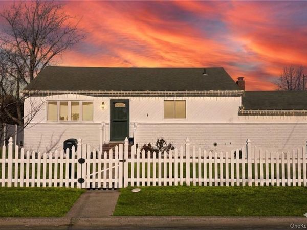 6 E Kissimee Road, Lindenhurst, NY 11757