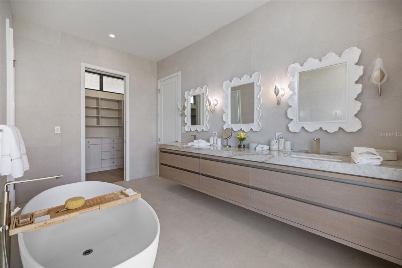 590 De Narvaez Drive, Longboat Key, FL 34228 Photo