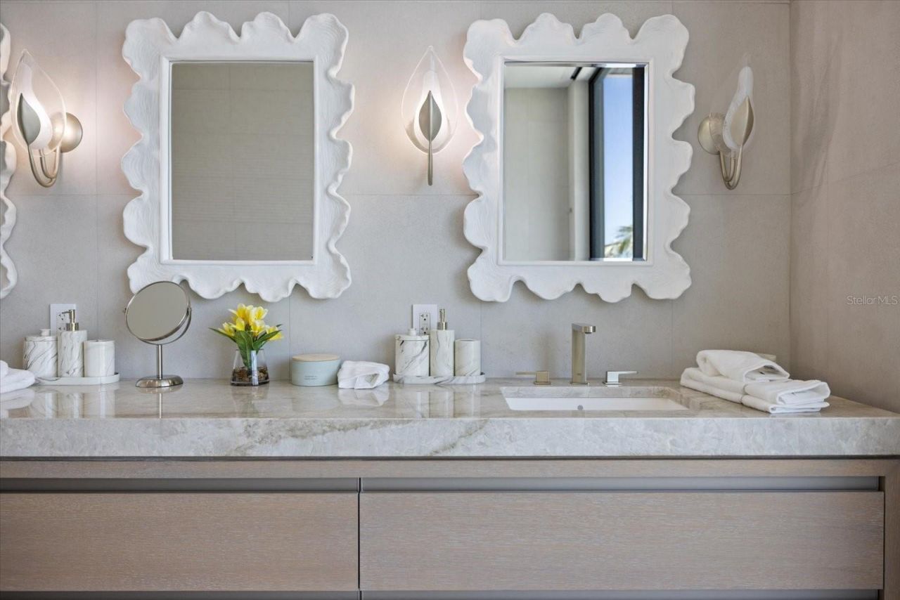 590 De Narvaez Drive, Longboat Key, FL 34228 Photo