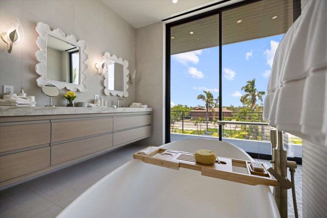 590 De Narvaez Drive, Longboat Key, FL 34228 Photo