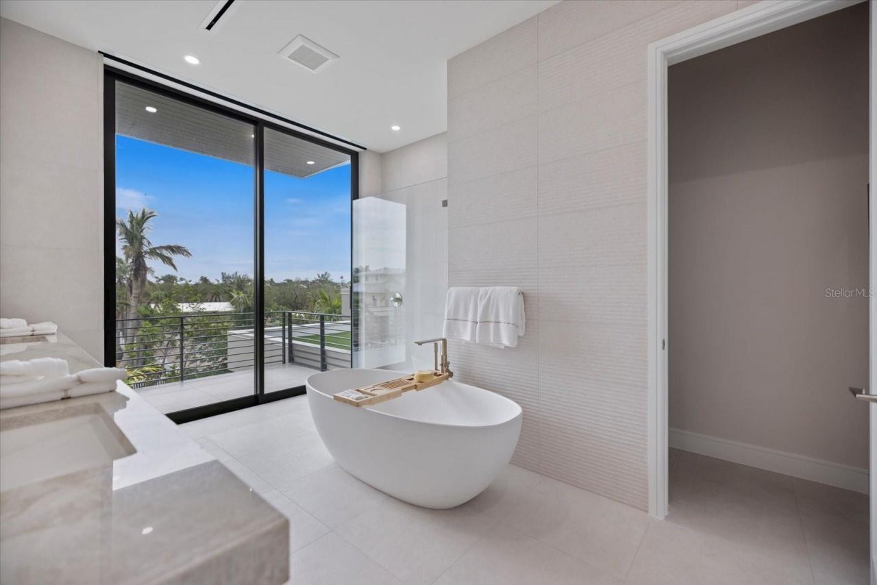 590 De Narvaez Drive, Longboat Key, FL 34228 Photo