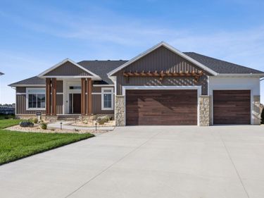 6833 Sunrise Point, Horace, ND 58047