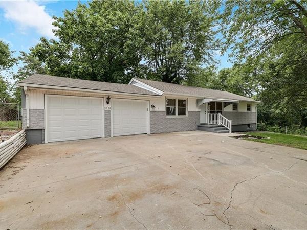 2700 Englewood Terrace, Independence, MO 64052