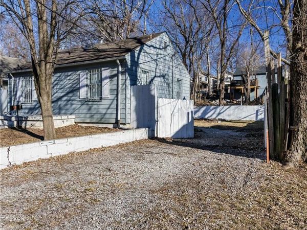 2457 Poplar Avenue, Kansas City, MO 64127