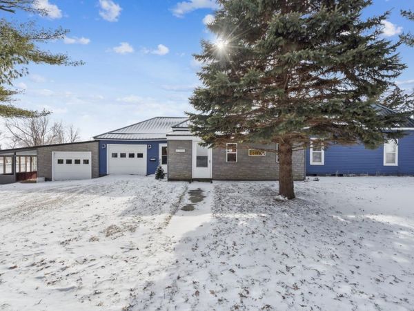 100 Hawkeye Street, Aurora, IA 50607