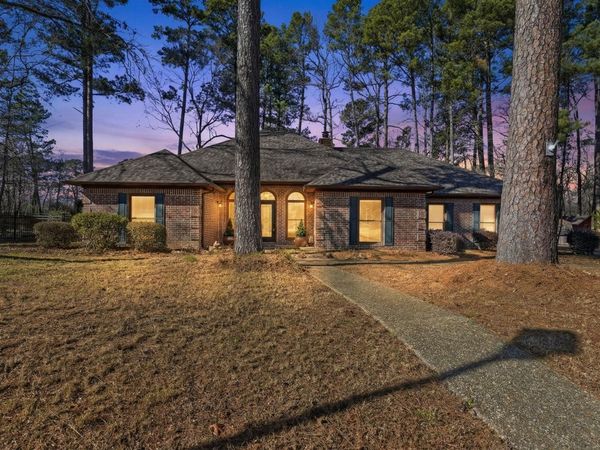 14 Leeward Court, Maumelle, AR 72113
