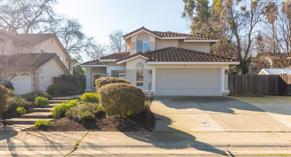 4 Marina Blue Ct, Sacramento, CA 95831 Photo