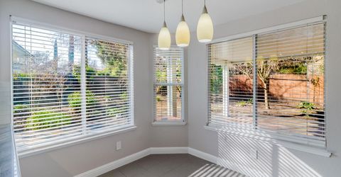 4 Marina Blue Ct, Sacramento, CA 95831 Photo