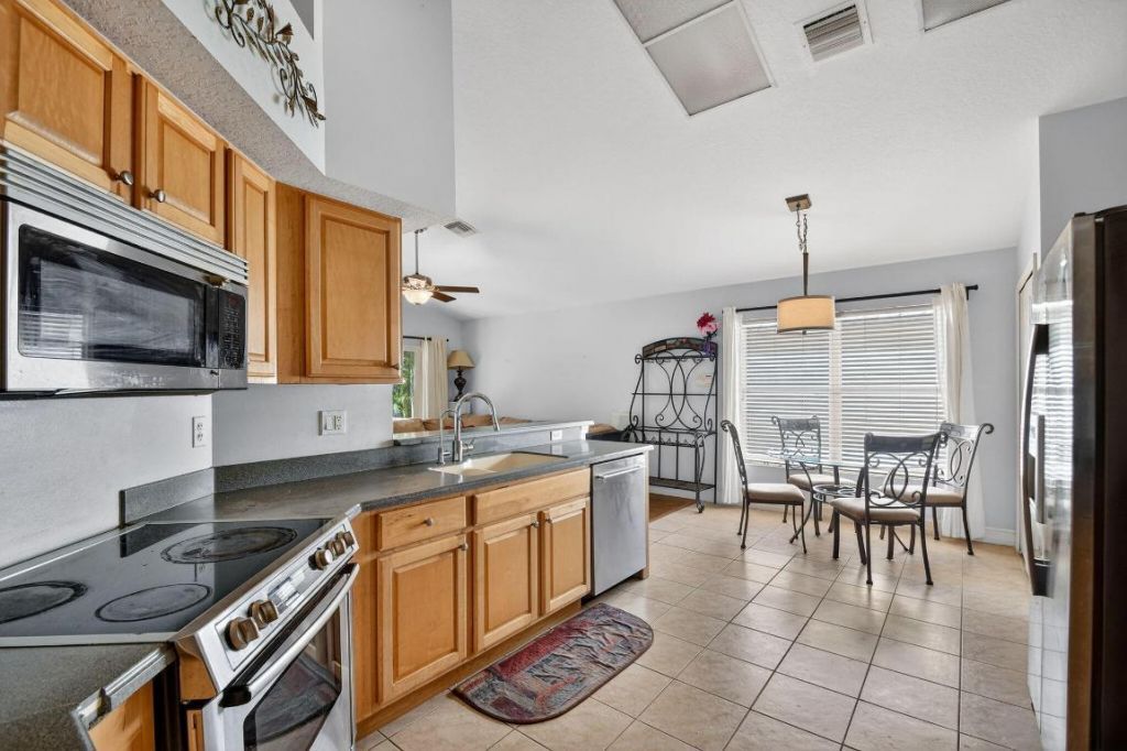 2725 Pointe Circle, Greenacres, FL 33413 Photo