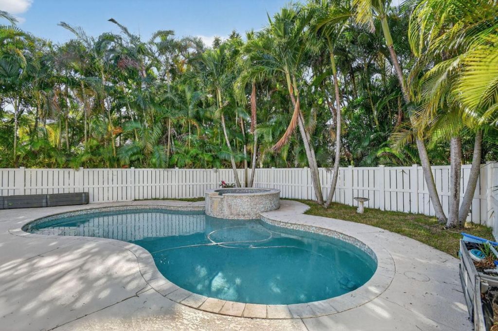 2725 Pointe Circle, Greenacres, FL 33413 Photo